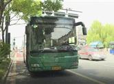 杭州一辆公交车右转弯 从11岁小女孩左脚上碾过