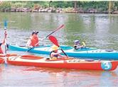 20组家庭亲子皮划艇大赛在叶家堰居旁的鉴湖上举行