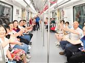 绍兴市民坐上轨道交通1号线柯桥段机车，体验即将到来的“地铁生活”